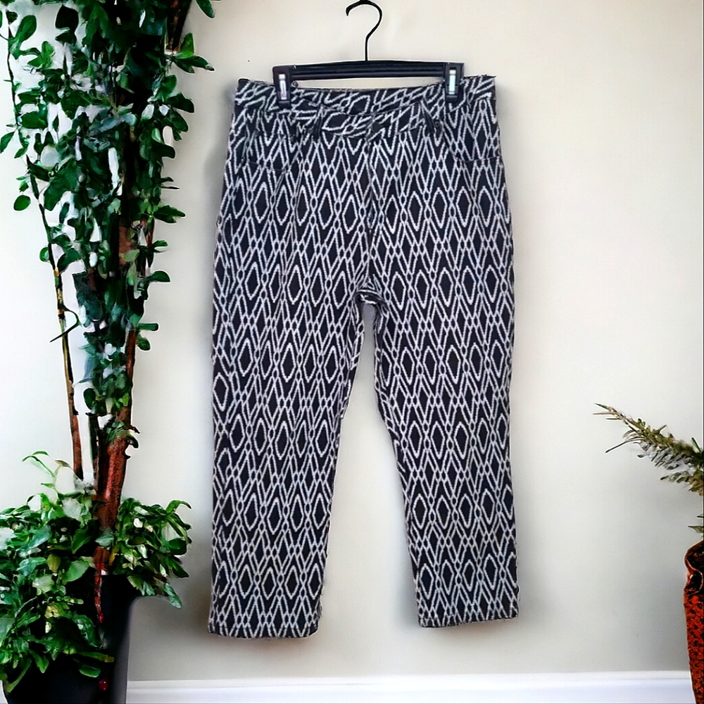 DG2 By Diane Gilman Black & White Diamond Pattern Straight Leg Pants Size 12
